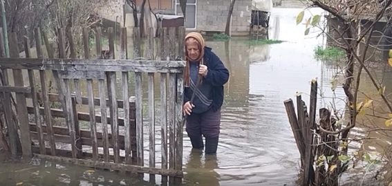 Поплавени дворови, подруми и ниви во Општината Чешиново – Облешево, не се чистеле каналите