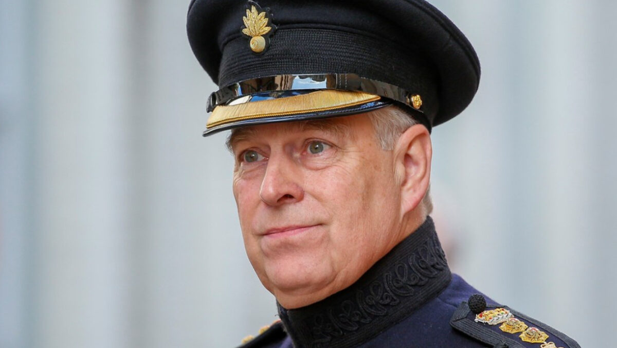 Принцот Ендру донел 40 проститутки во хотелска соба во Тајланд, според кралски историчар