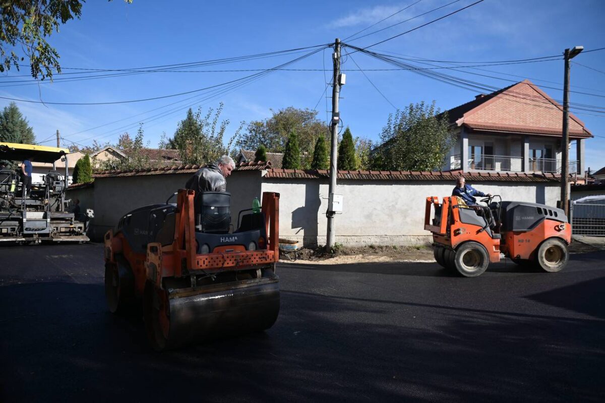 Реконструирана главната улица 21 во Расадник, обезбедени и нови паркинг места