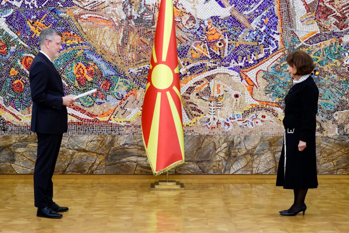 Сиљановска-Давкова ги прими акредитивите на новоименуваниот амбасадор на Швајцарија, Кристоф Зомер