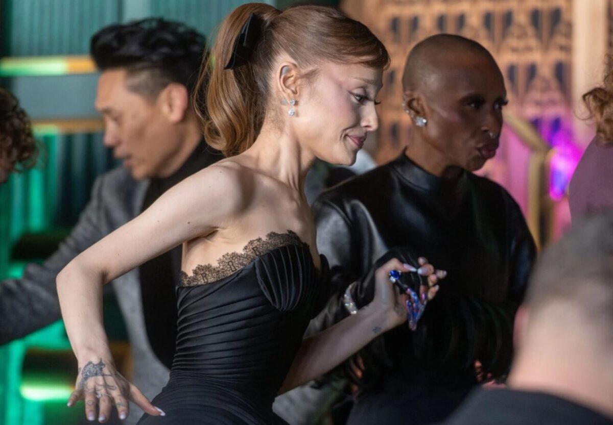 (Фото) Божествениот фустан остана во сенка поради нејзиниот изглед: „Кутра девојка. Овие слики ме вознемируваат“