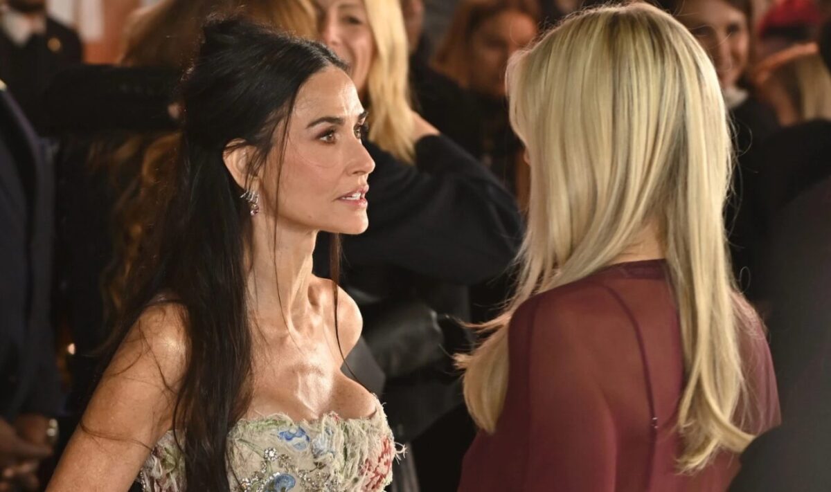 (Фото) Деми Мур не престанува да изненадува со своите модни изданија, но и со својот сè помлад изглед