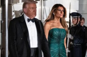 (Фото) Меланија Трамп воодишеви во гламурозна креација во боја на смарагд