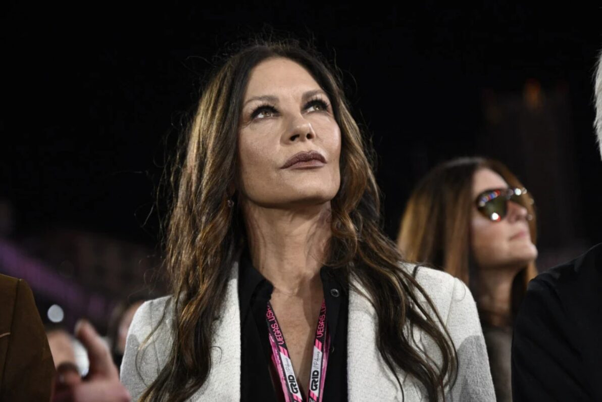 (Фото) Модната победничка во Формула 1: никогаш не изгледала помладо и попривлечно