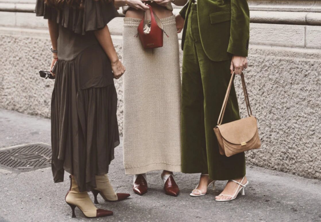 (Фото) Најпосакуваната чанта оваа зима доаѓа во нијанса каква што никој не очекуваше