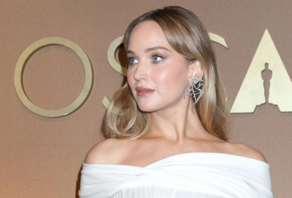 (Фото) Прорез на незгодно место откри премногу: oд опуштена мајка до секси заводничка