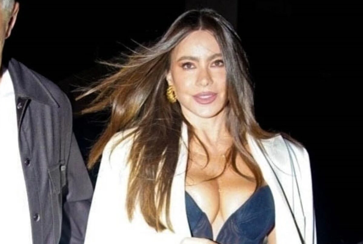 (Фото) Секогаш женствена и секси, но поради погрешниот детаљ „горат“ мрежите