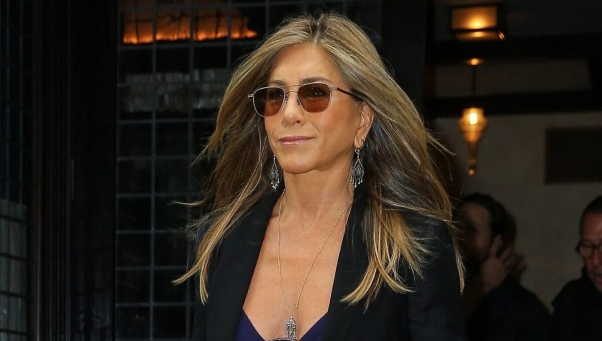 (Фото) Чекор понатаму: Џенифер Анистон ги воодушеви сите со романтична објава со своето момче