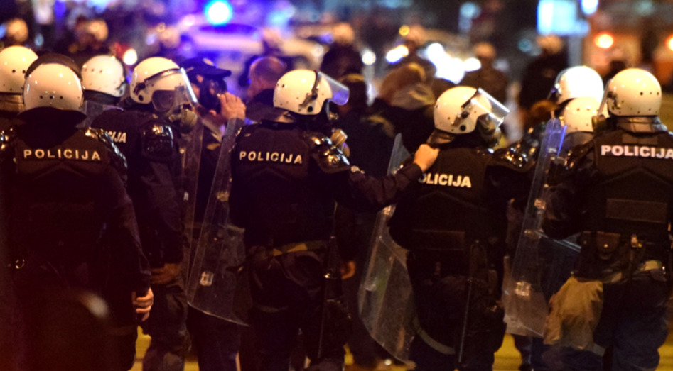 Хрватски навивачи нападнати со шипки во Црна Гора