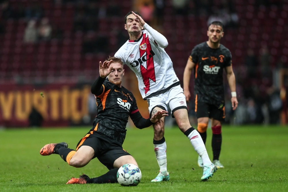 29 фудбалери приведени во Турција за местење натпревари