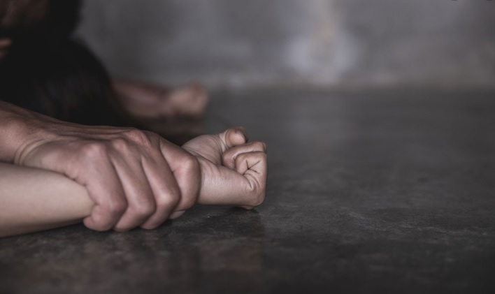 Ја претепал вонбрачната партнерка со трпезариска столица, па ја силувал откако тешко ја повредил