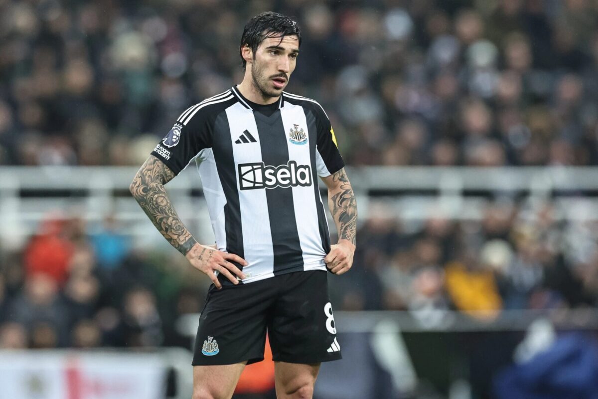 Јувентус има големи планови, го сака Сандро Тонали