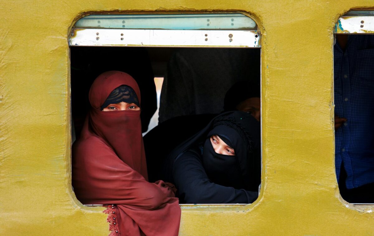 Австрија гласа за забрана на хиџаби и бурки за девојчиња во основно училиште