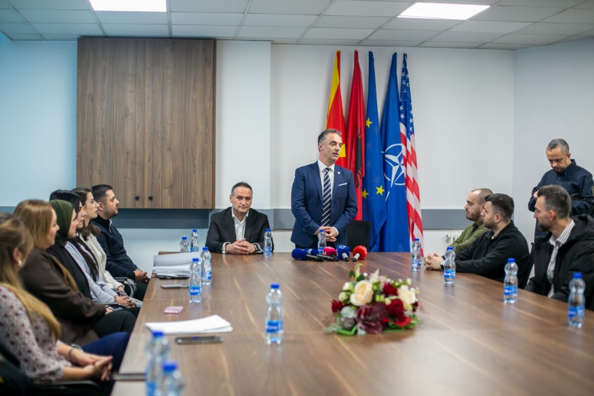 Алиу: Кадровски се зајакнува КБ Tетово – доделени решенија за вработување 28 доктори специјализанти