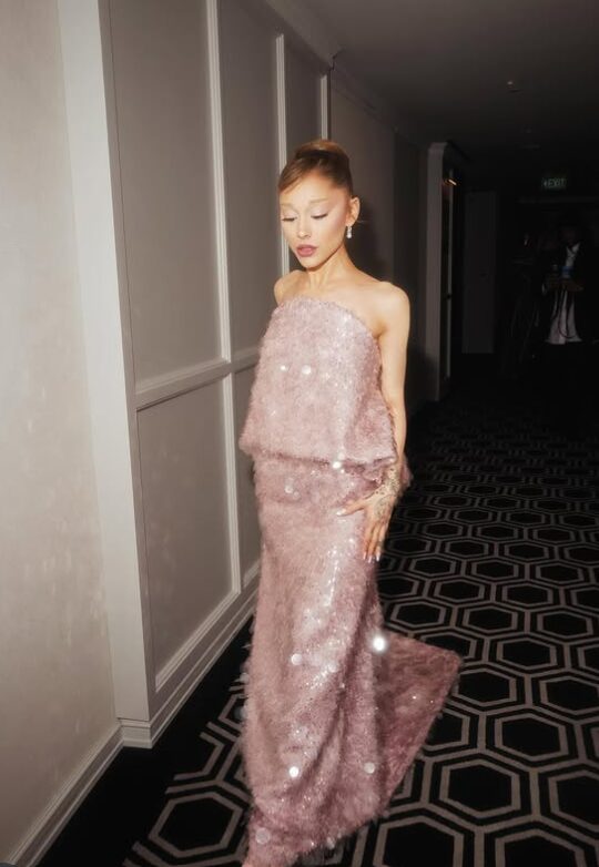 Аријана Гранде одлучи да стави крај на онлајн критиките за нејзиниот изглед