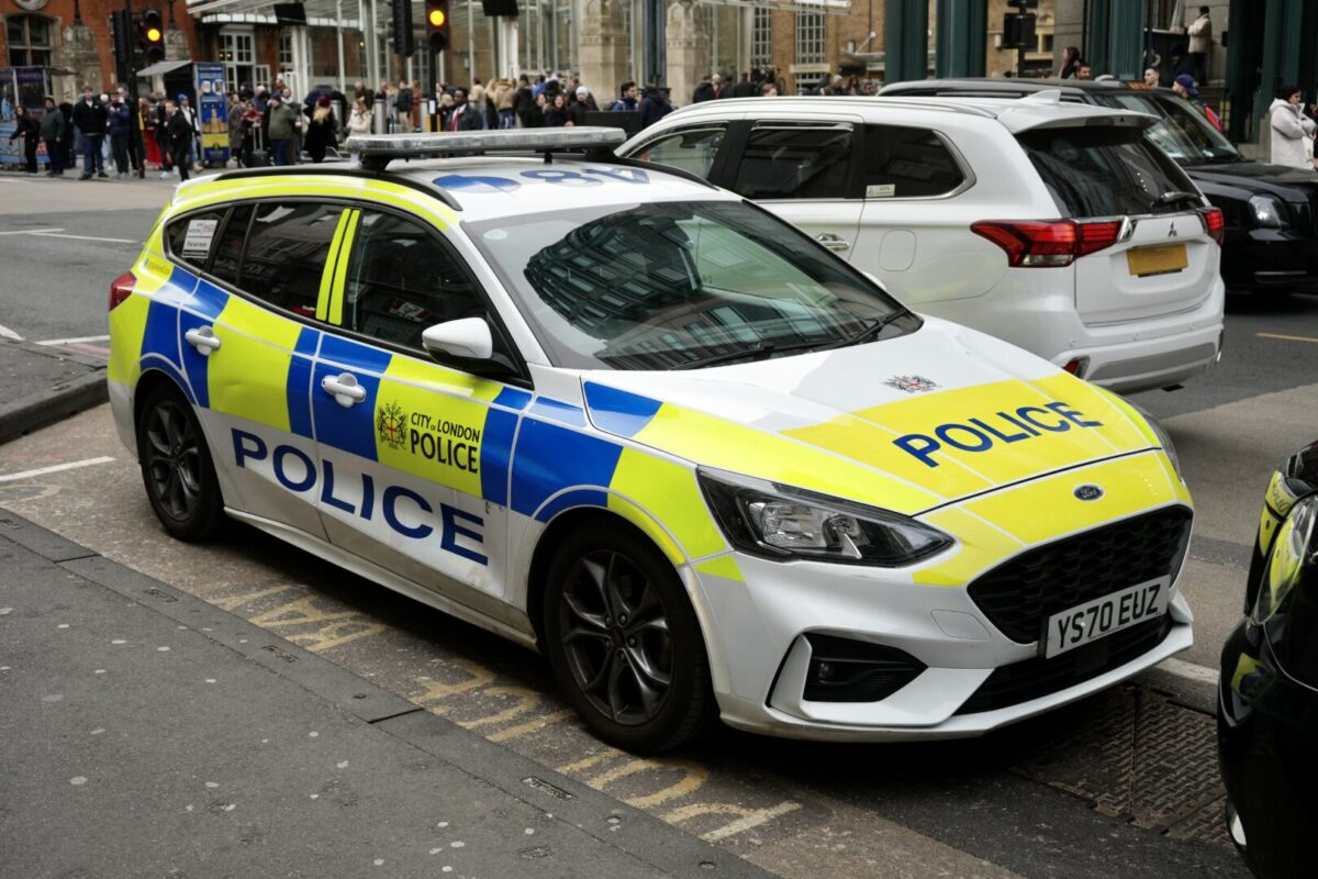 Британец обвинет за 56 сексуални дела против поранешната сопруга: ќе им се суди уште на петмина