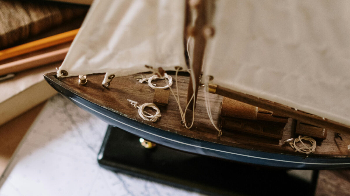 (Видео) Дупка проголта бродови: Вонредна состојба во британска област