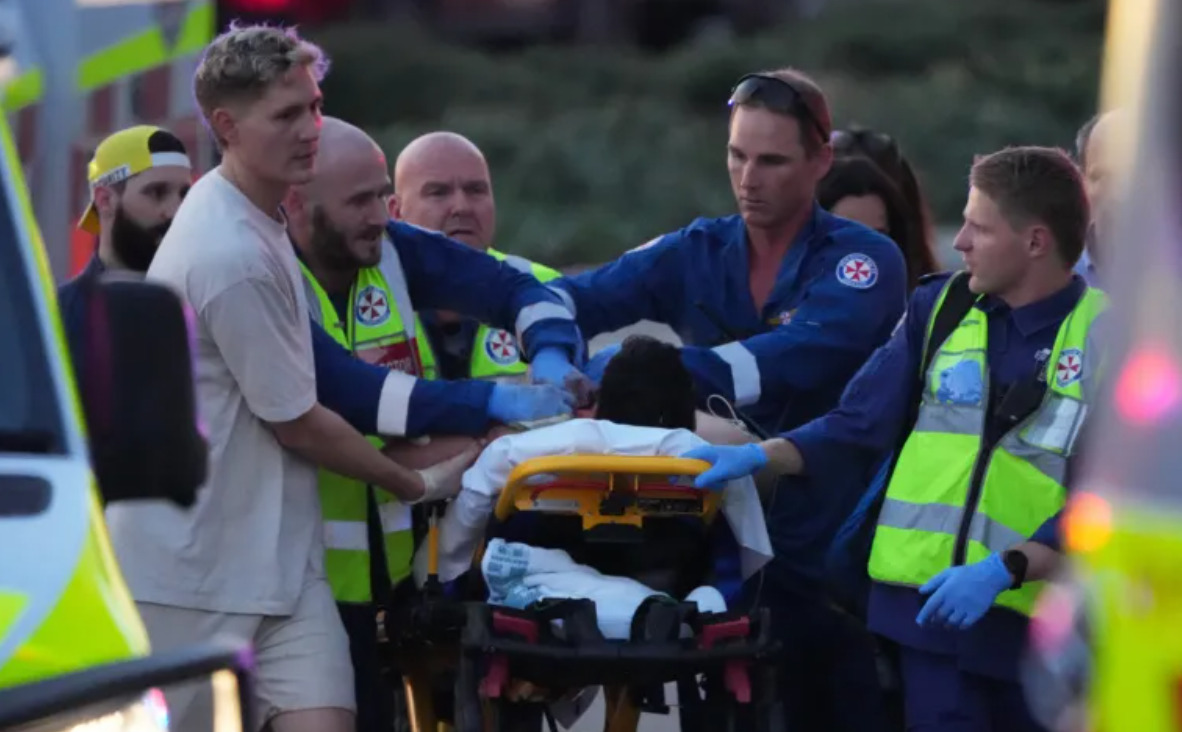 (Видео) Најмалку 10 убиени во пукање на плажата Бонди во Сиднеј