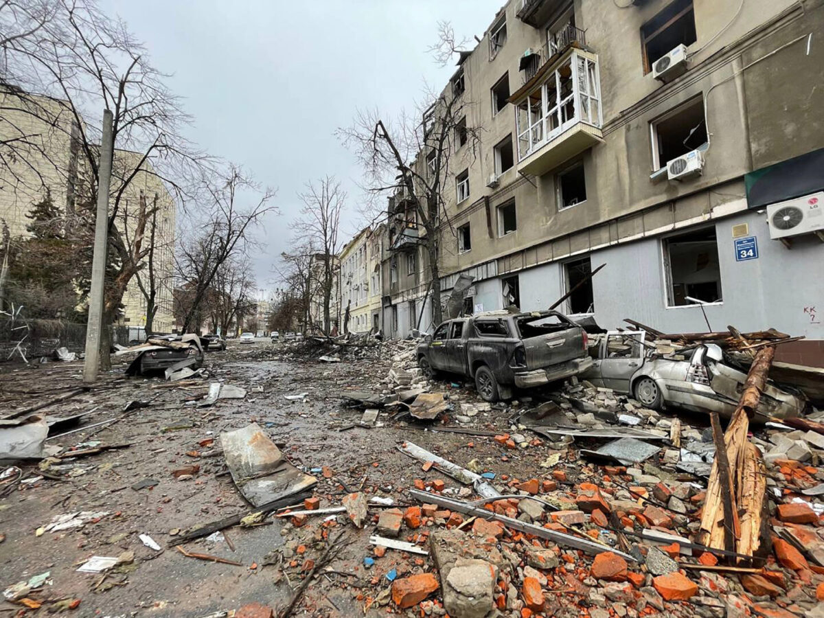 (Видео) Нов руски напад врз Одеса: погодени станбени згради, повредени шест лица