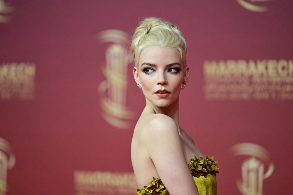 (Видео) Оваа жена е чист гламур, а ја краси и специфична убавина