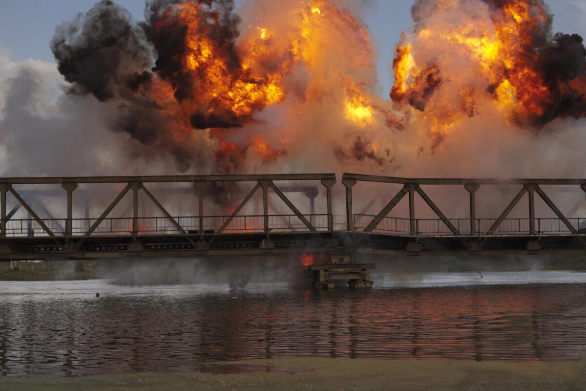 (Видео) Русите ја нападнаа Одеса: луѓето ги блокираат патиштата, лути затоа што нема струја