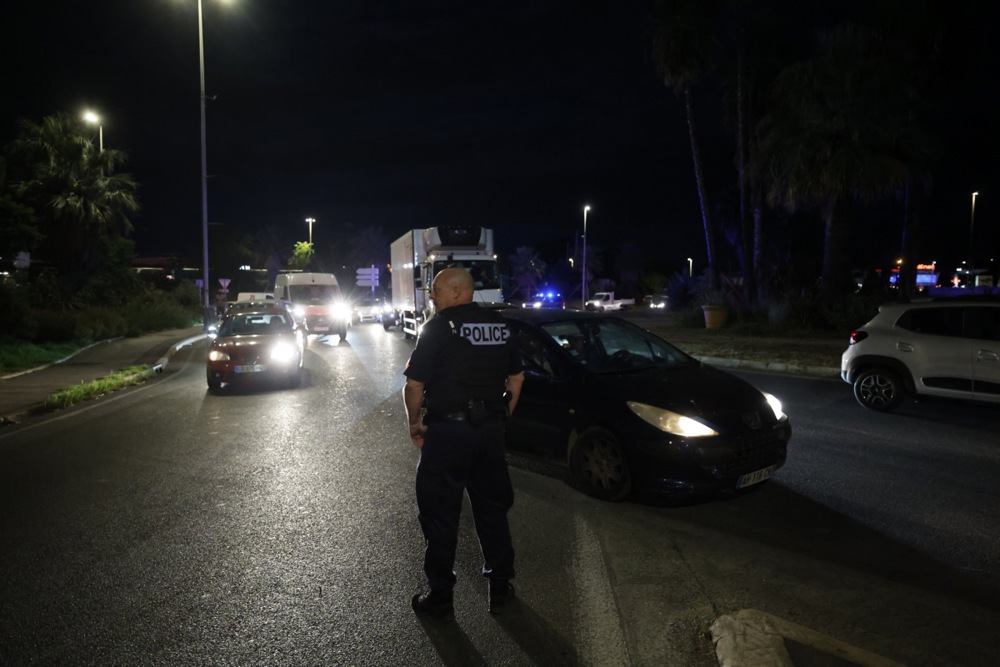 (Видео) Тројца тинејџери загинаа во Франција откако паднаа и се удавија во базен длабок 1,5 метри