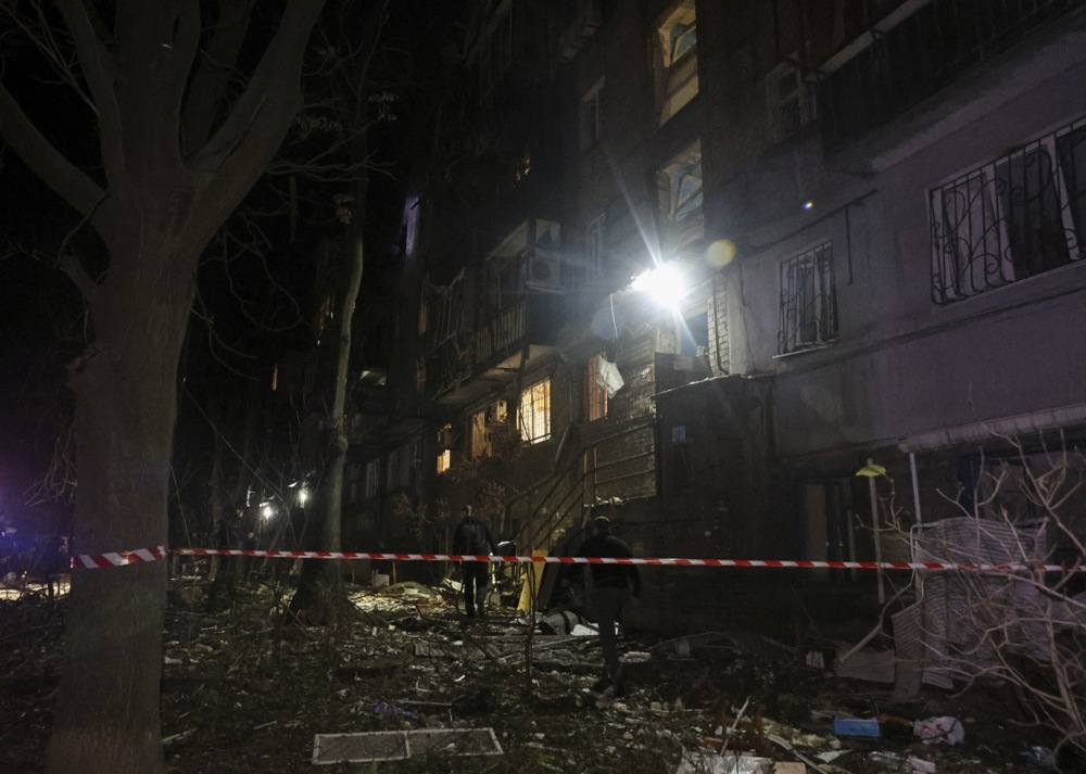 (Видео) Украинците ја нападнаа Русија со дронови: оштетени се резервоарите за гориво, гори складиште за нафта