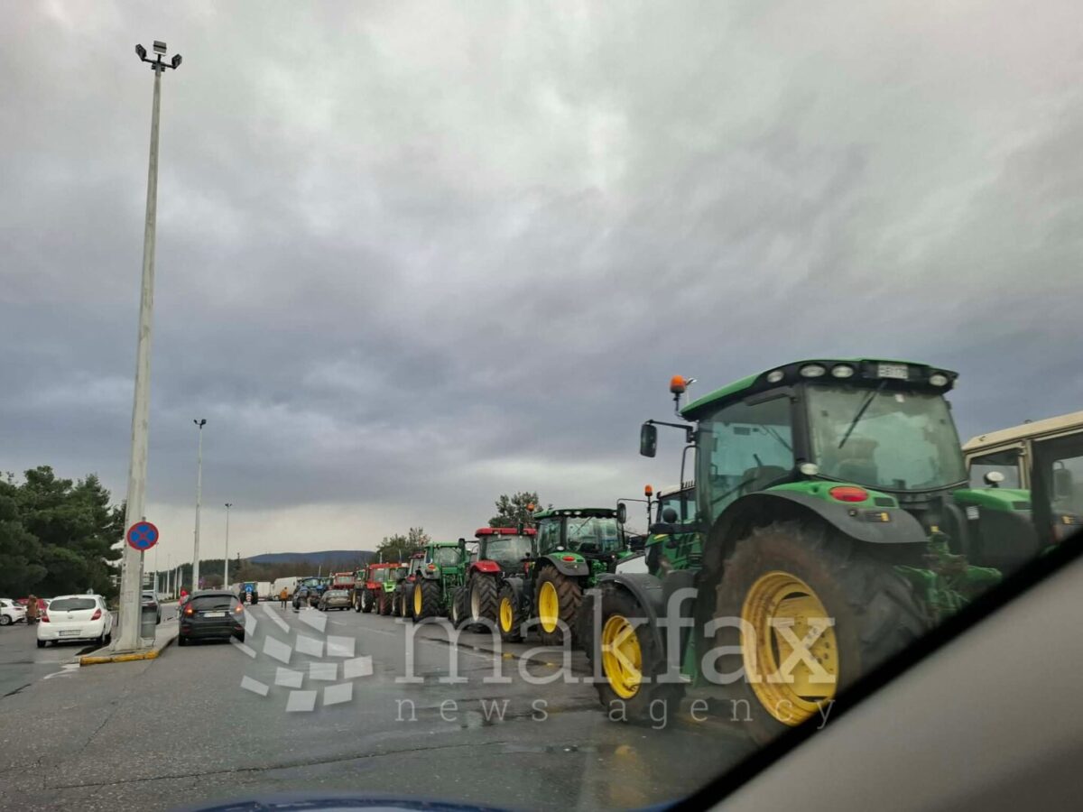 Во прекин сообраќајот на ГП Евзони (ГП Богородица), поради сообраќајна несреќа  во прекин и сообраќајот кон ГП Ќафасан