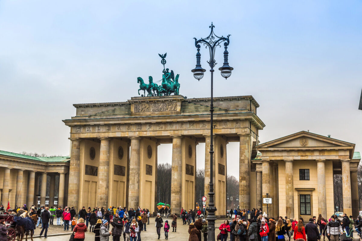 Германскиот министер за внатрешни работи: Имаме интерес криминалците да ја напуштат земјата; Германија депортираше маж во Сирија