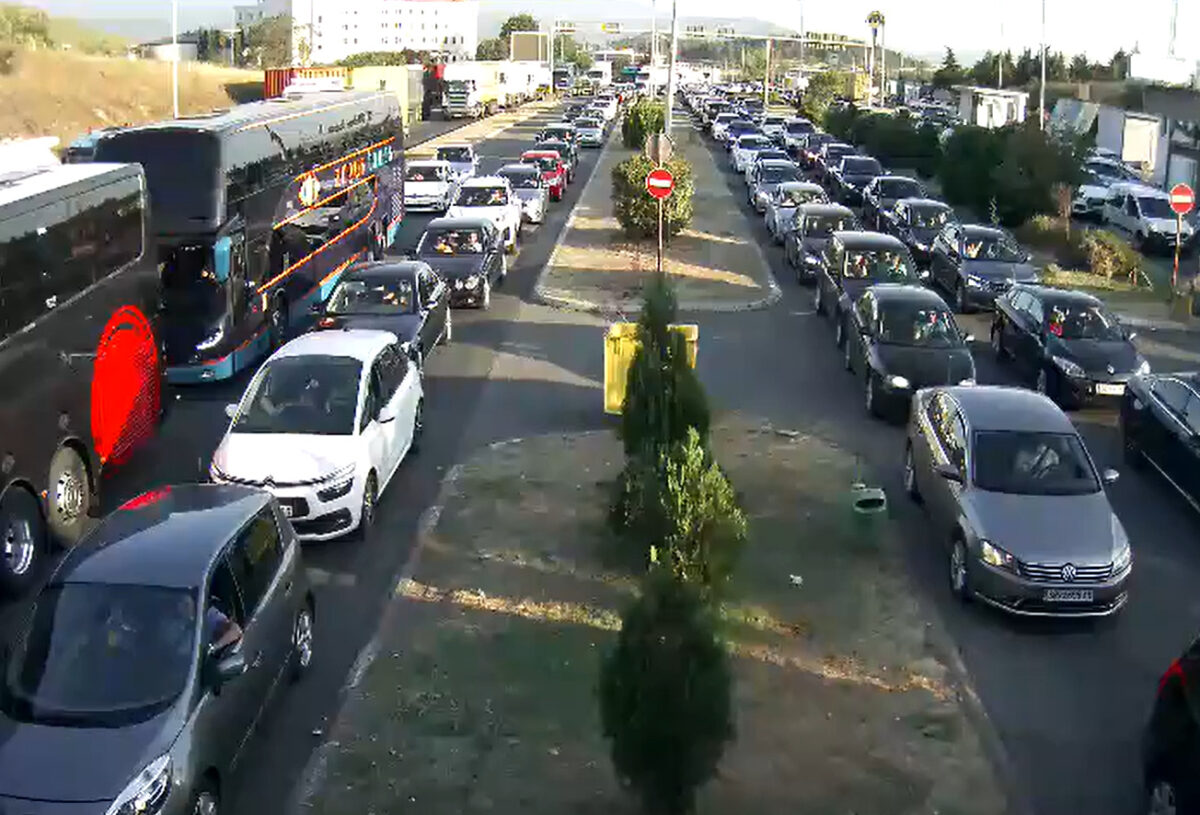 Гужви на границите, Богородица и Меџитлија се блокирани за влез и за излез