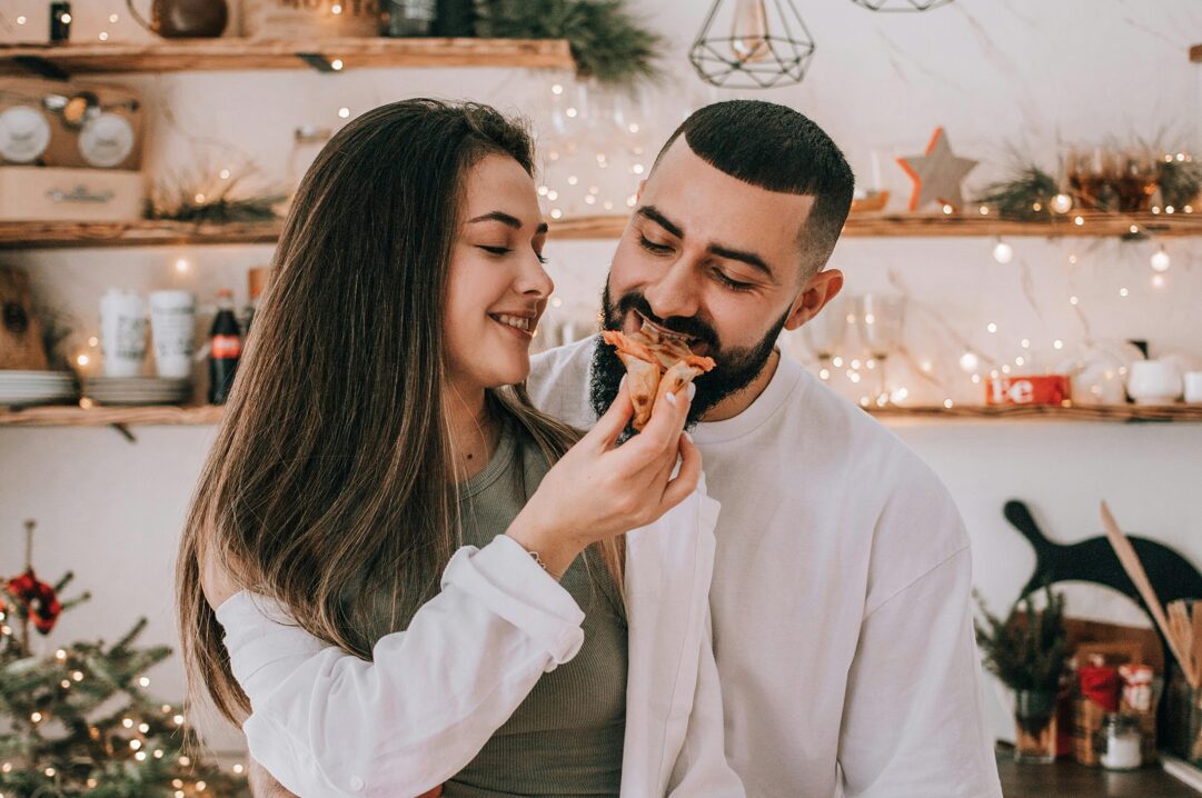 Декември им менува сѐ: Три хороскопски знаци што влегуваат во Нова година вљубени