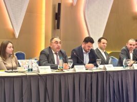 Доколку Европа не отстапи од планот за воведување на јаглеродна такса, ќе ни се случи тргување со електрична енергија исклучиво помеѓу земјите кои што не се членки на ЕУ, посочи Бислимоски