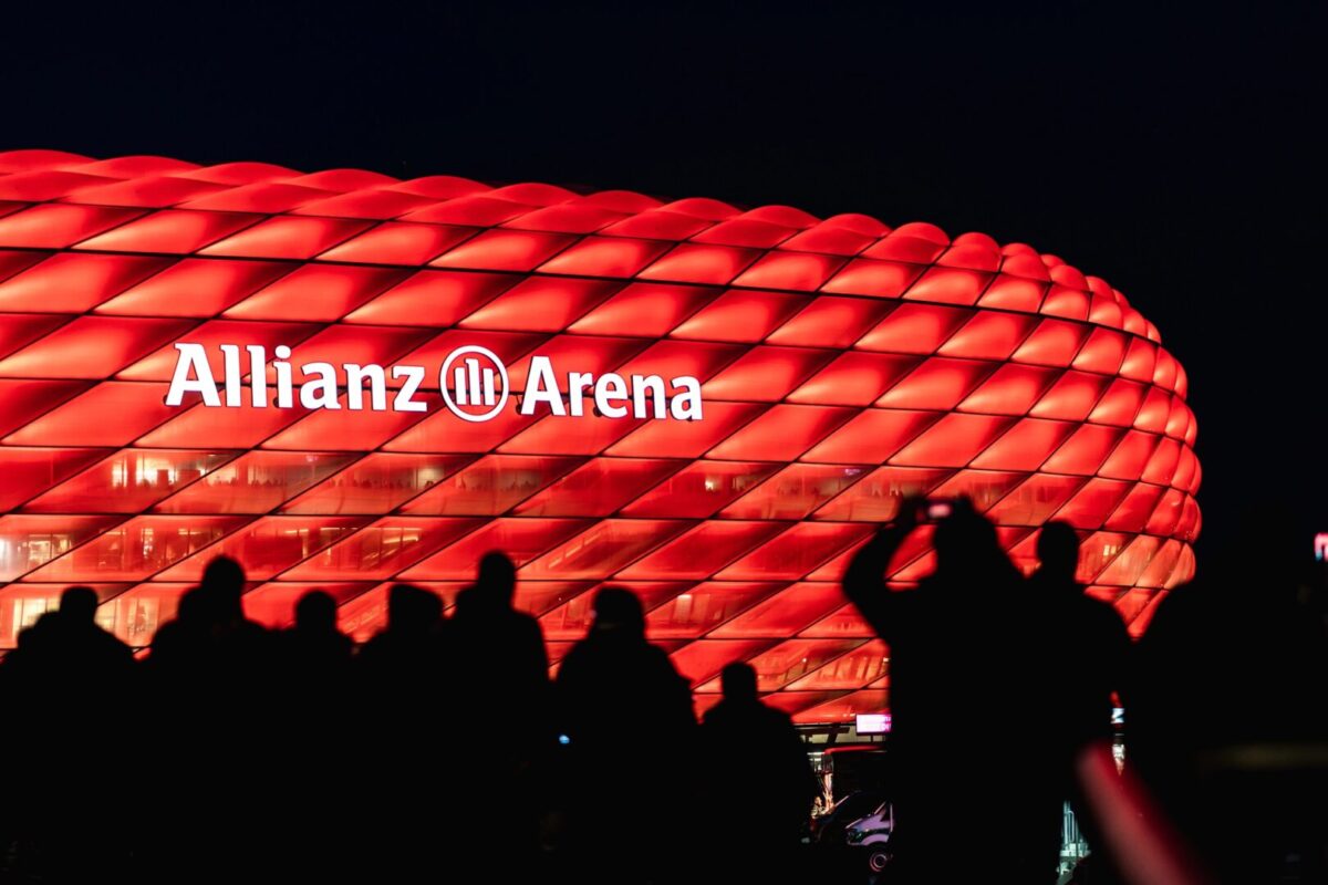 Запалија факели за добијат казна од УЕФА