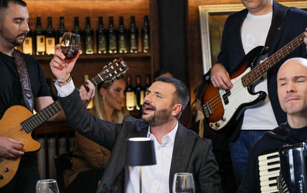 Зоран Илиев и Александар Софрониевиќ ја претставуваат песната и спотот „Не боле мене“ пред македонската и српската публика (ВИДЕО)