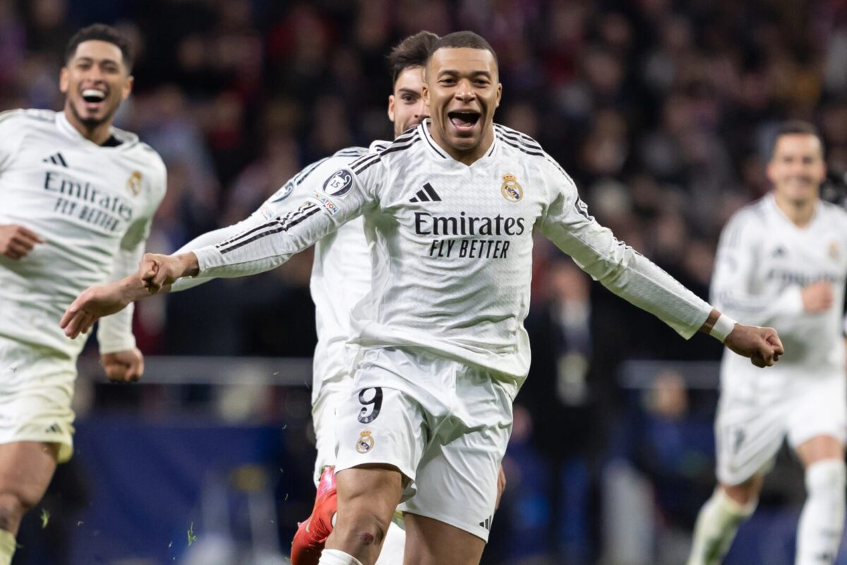 Летале шишиња, завои, реквизити…во соблекувалната на Реал