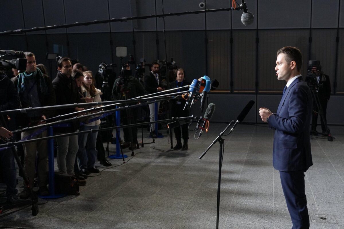 Муцунски во Брисел: Западен Балкан треба да остане во засилен фокус на НАТО и ЕУ