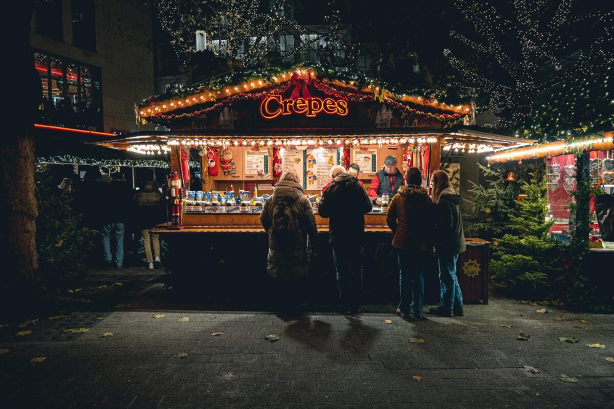 Напад за време на божиќен пазар во Германија: малолетник избоден со нож