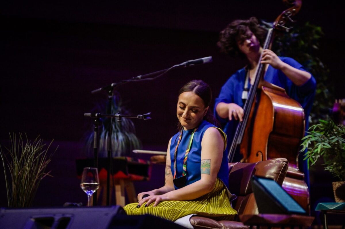 Преполна Филхармонија за концертот „Кадифено“ на Зарина Првасевда