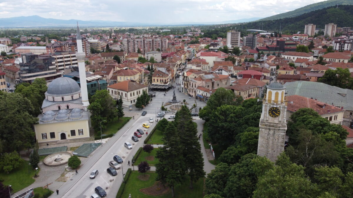 Продавниците на Широк Сокак ќе работат и за време на празниците и во недела