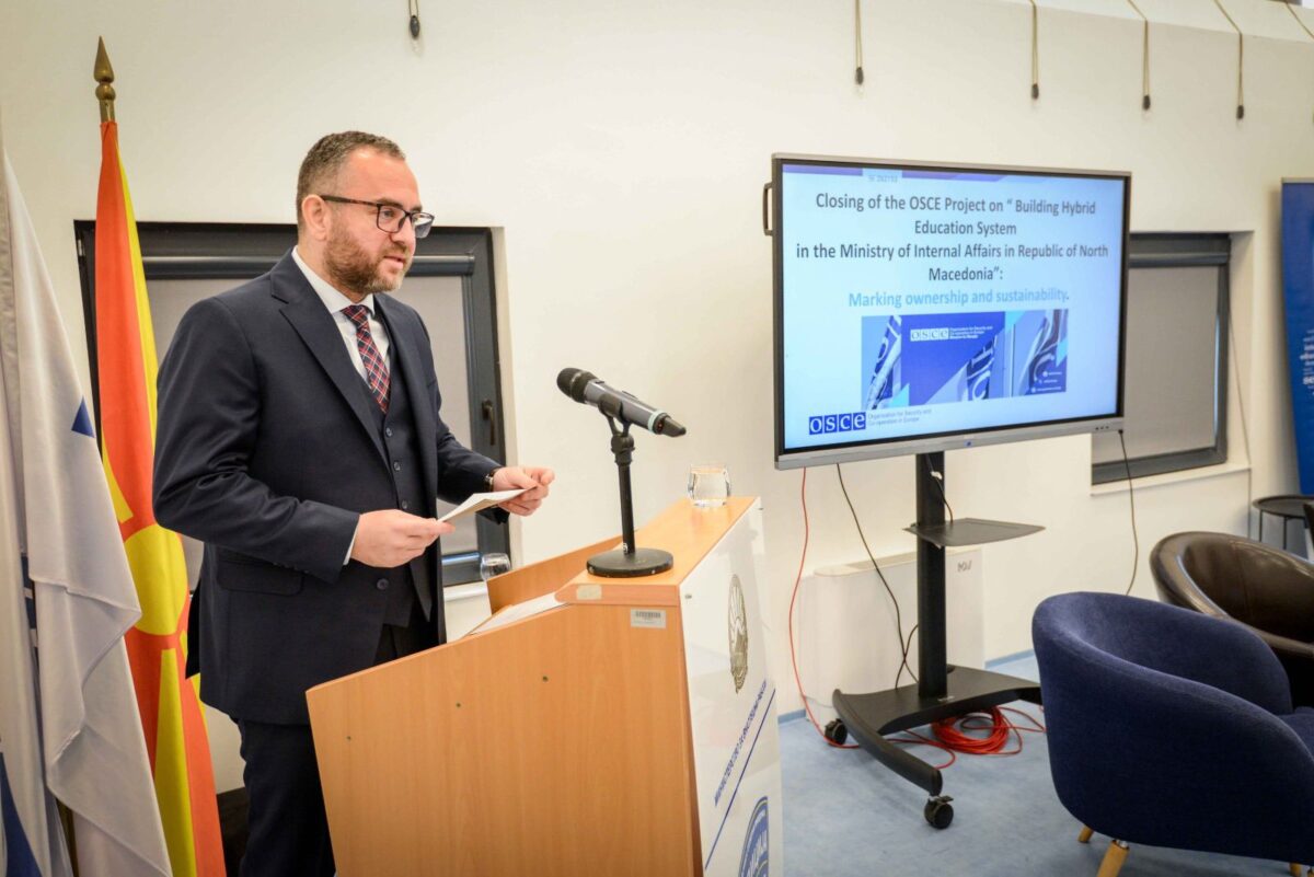 Тошковски: МВР успешно го заокружи проектот со ОБСЕ за хибридно образование