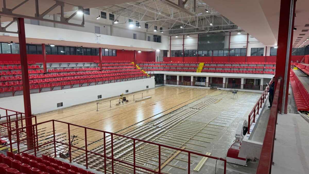 (Фото) Герасимовски: Работнички добива модерна ФИБА сала, паркетот се поставува, се монтираат семафорите