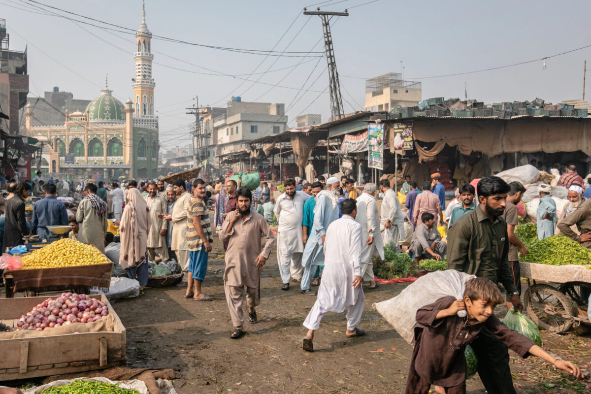 (Фото) Терористички напад во Пакистан, најмалку пет мртви