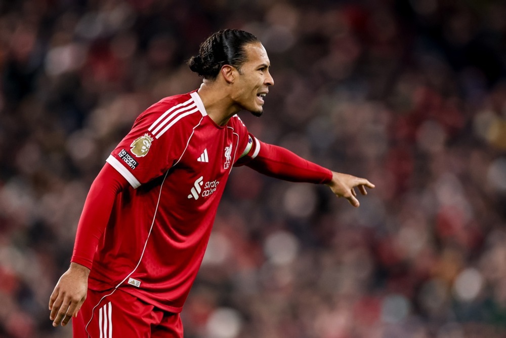 „Ван Дајк е виновен за се она што му се случува на Ливерпул, а него никој не го критикува“