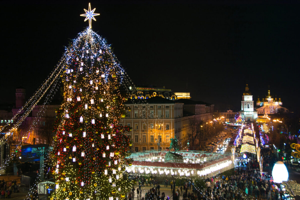 „Тажен кактус“: Норвешка се брани по бранот критики за новогодишната елка во Лондон