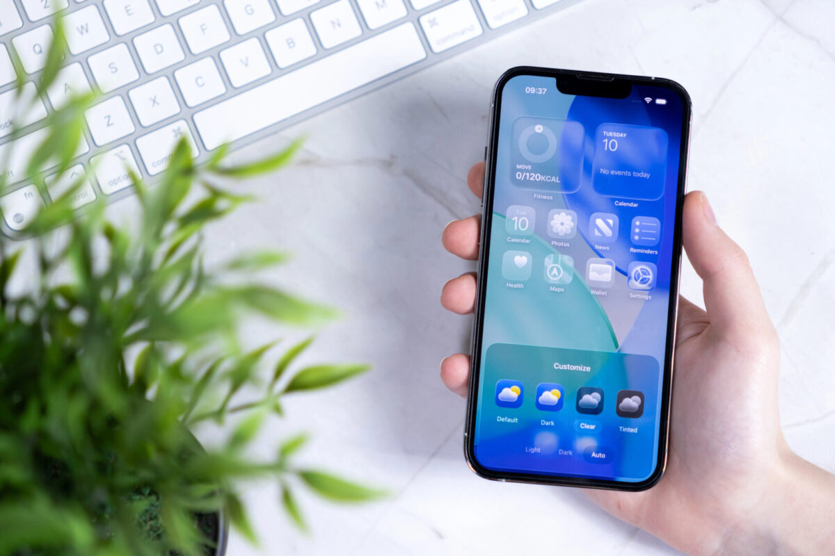 iOS 26 носи поголема слобода – кои „default“ апликации можете да ги промените
