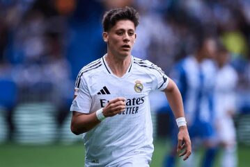 Арсенал и Челзи во борба за Арда Гулер