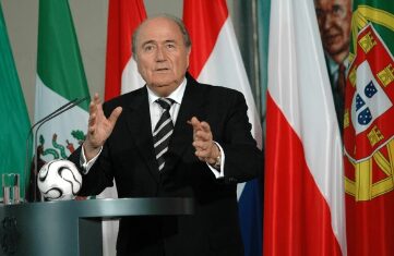 Блатер ги советува навивачите да не одат во Америка