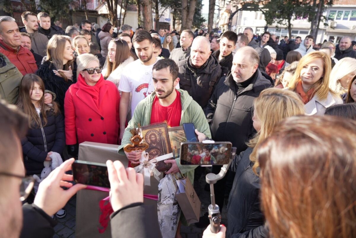 Борис Стефановски го фати светиот крст во Куманово