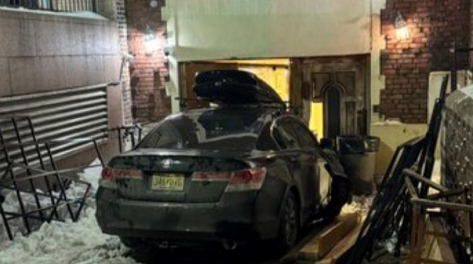 (Видео) Возач намерно се заби во синагога во Њујорк, нема повредени