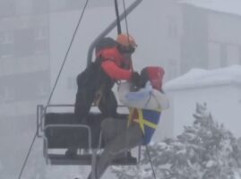 (Видео) Извлечени 51 лице заглавени на жичница на планината Улудаг во Турција